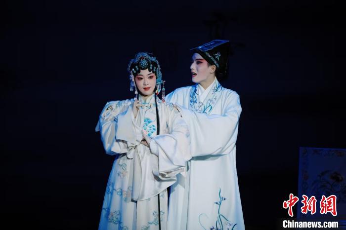 “校园青春版《牡丹亭》”高校巡演首站上演